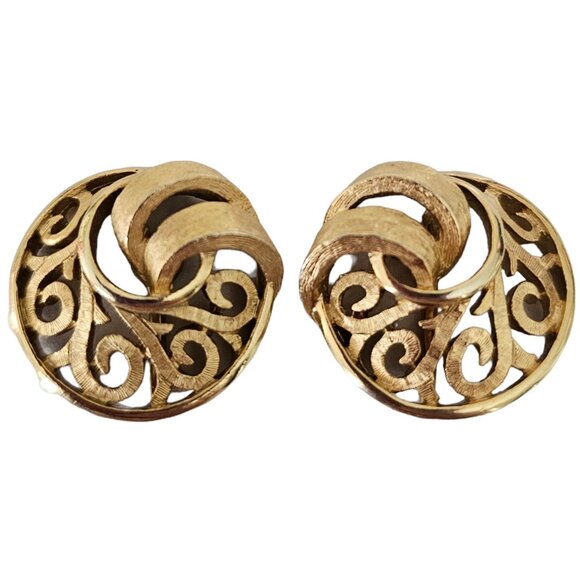 Trifari Crown Over T Gold Tone Round Open Scroll Clip On Earrings, Signed L77 - Picture 13 of 13